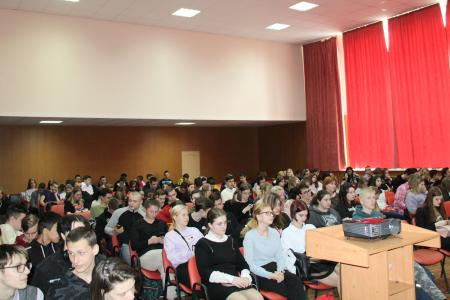 В Рязани депутаты-коммунисты рассказали учащимся о  легендарном подвиге комсомольцев-молодогвардейцев