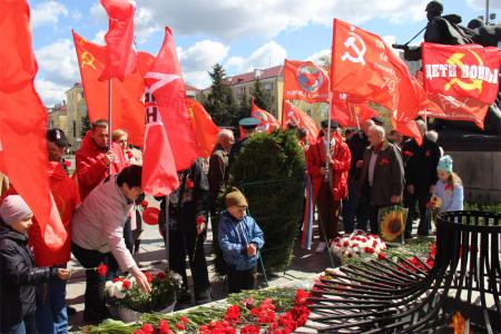 Брянские коммунисты отметили 77-ю годовщину Великой Победы