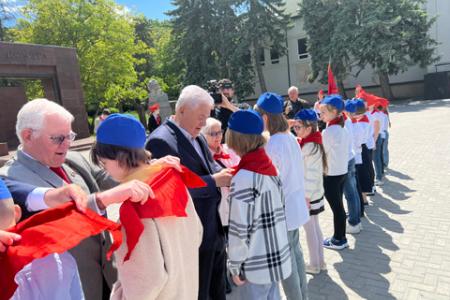 Казбек Тайсаев: партии, входящие в СКП-КПСС, отпраздновали юбилей пионерии