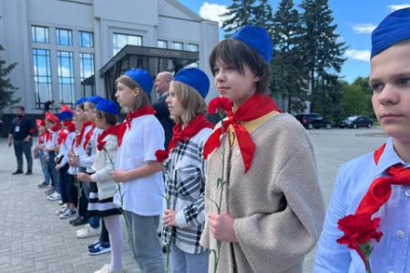 Казбек Тайсаев: партии, входящие в СКП-КПСС, отпраздновали юбилей пионерии