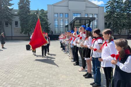 Казбек Тайсаев: партии, входящие в СКП-КПСС, отпраздновали юбилей пионерии