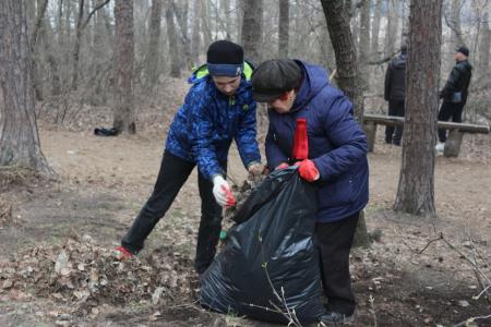 Свердловские коммунисты провели маевку у Каменных палаток