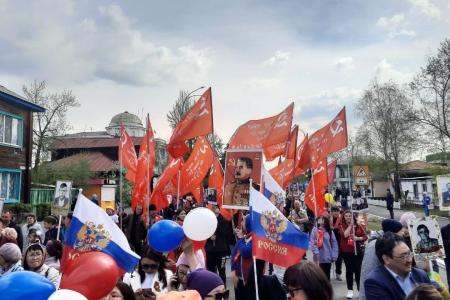 Республика Тува. Коммунисты и комсомольцы приняли участие в шествии бессмертного полка