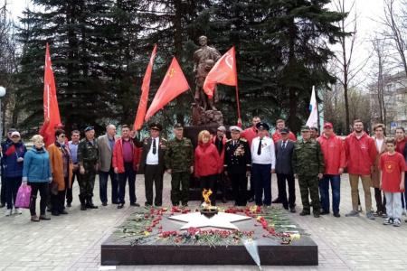 Смоленские коммунисты провели автопробег, приуроченный к 77-й годовщине Победы