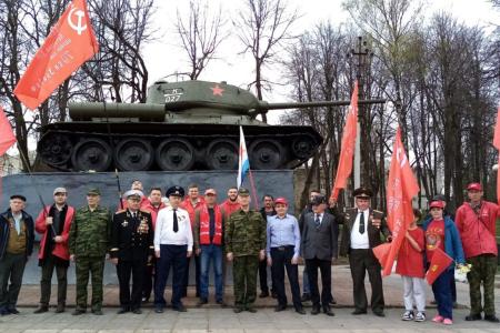 Смоленские коммунисты провели автопробег, приуроченный к 77-й годовщине Победы