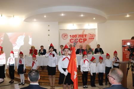 В Саратове начал работу семинар-совещание партактива Приволжского федерального округа