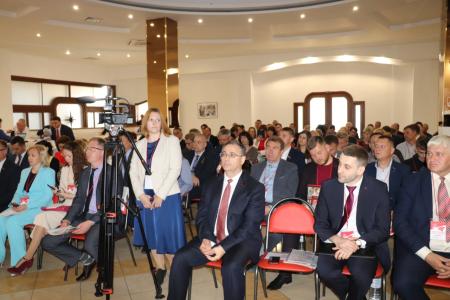 В Саратове начал работу семинар-совещание партактива Приволжского федерального округа