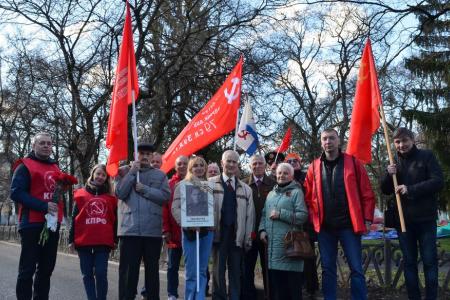 Вологда. Активисты КПРФ приняли участие в шествии «Бессмертного полка»