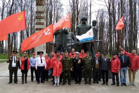 Смоленские коммунисты провели автопробег, приуроченный к 77-й годовщине Победы