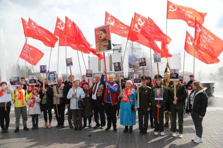 Республика Тува. Коммунисты и комсомольцы приняли участие в шествии бессмертного полка