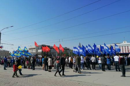 Коммунисты в Барнауле напомнили, какого цвета были знамена Солдат-Победителей