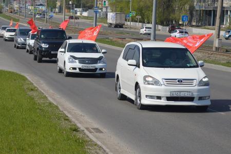 Коммунисты в Барнауле напомнили, какого цвета были знамена Солдат-Победителей
