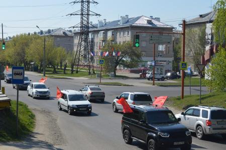 Коммунисты в Барнауле напомнили, какого цвета были знамена Солдат-Победителей