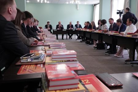 Председатель ЦК КПРФ Г.А. Зюганов провел занятие в Центре политической учебы