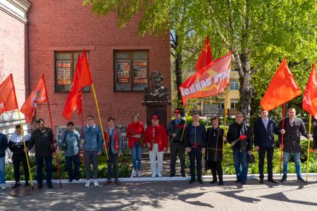 Курск. Цветы – Марксу