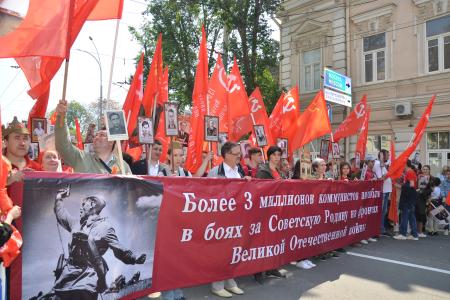 Ростовские коммунисты прошли в рядах «Бессмертного полка» - 2022