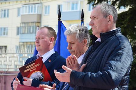 Лидер ивановских коммунистов Александр Бойков поздравил работников оборонных предприятий с приближающимся Днём Победы