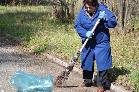 Ивановские коммунисты провели субботник на мемориале «Кладбище старых большевиков»