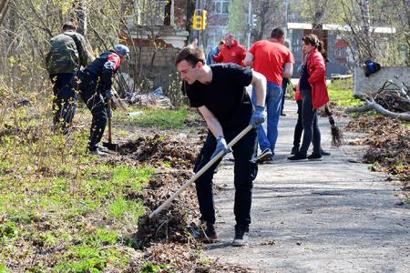 Ивановские коммунисты провели субботник на мемориале «Кладбище старых большевиков»