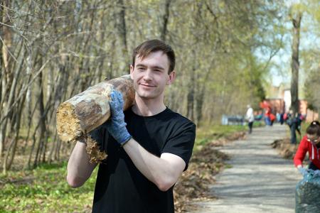 Ивановские коммунисты провели субботник на мемориале «Кладбище старых большевиков»