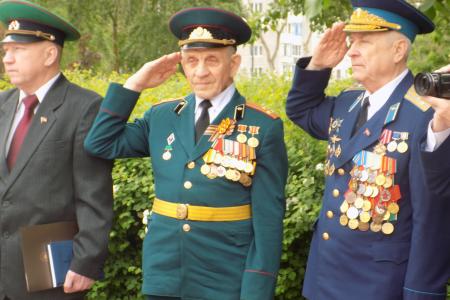 По поручению депутата Госдумы Сергея Гаврилова воронежские коммунисты поздравили ветеранов с Днем пограничных войск России