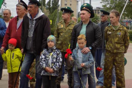По поручению депутата Госдумы Сергея Гаврилова воронежские коммунисты поздравили ветеранов с Днем пограничных войск России