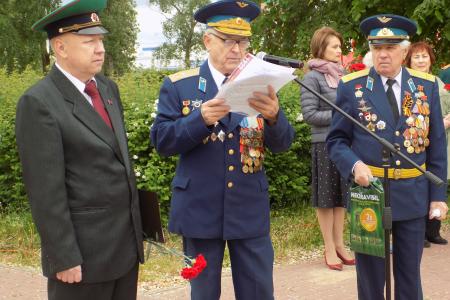 По поручению депутата Госдумы Сергея Гаврилова воронежские коммунисты поздравили ветеранов с Днем пограничных войск России