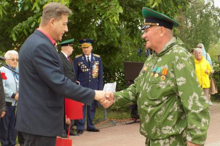 По поручению депутата Госдумы Сергея Гаврилова воронежские коммунисты поздравили ветеранов с Днем пограничных войск России