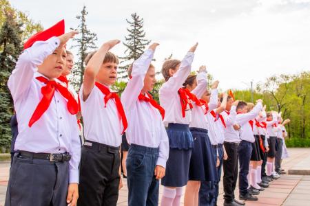 Ещё несколько десятков школьников Хакасии приняли в пионеры