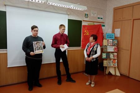 Курганские коммунисты проводят открытые уроки в школах, посвященные 100-летию Пионерии