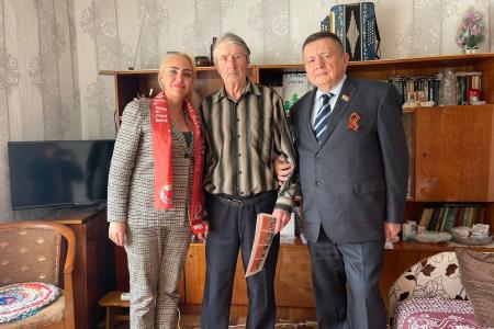 Депутаты-коммунисты Дмитрий Латушкин и Сергей Рузметов встретились с ветеранами Калининградской области