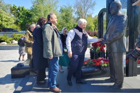 Делегация КПРФ во главе с Казбеком Тайсаевым с рабочим визитом прибыла в Донбасс