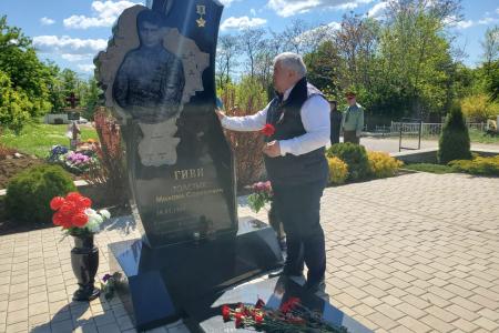Делегация КПРФ во главе с Казбеком Тайсаевым с рабочим визитом прибыла в Донбасс