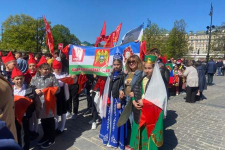 Ребята с Северного Кавказа приняли участие в торжественной линейке в честь юбилея Дня Пионерии