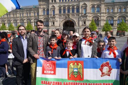 Ребята с Северного Кавказа приняли участие в торжественной линейке в честь юбилея Дня Пионерии