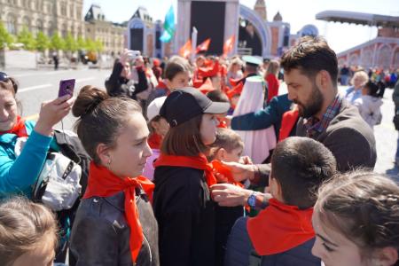 Ребята с Северного Кавказа приняли участие в торжественной линейке в честь юбилея Дня Пионерии