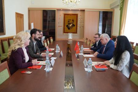 Казбек Тайсаев встретился с представителями левых сил Северной Македонии