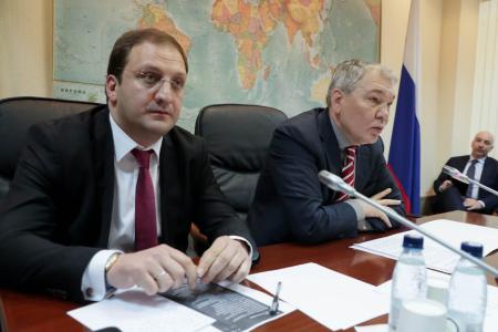 Леонид Калашников, Казбек Тайсаев и Александр Ющенко обсудили с абхазскими коллегами упрощение условий пересечения границы с Абхазией