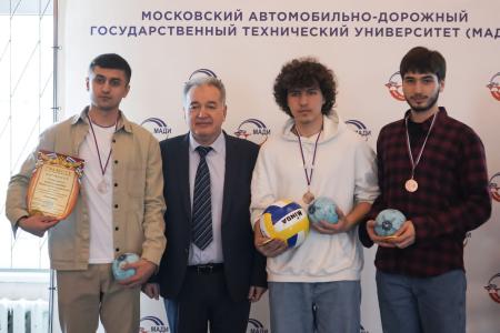 Казбек Тайсаев наградил иностранных студентов – победителей и призёров Спартакиады МАДИ