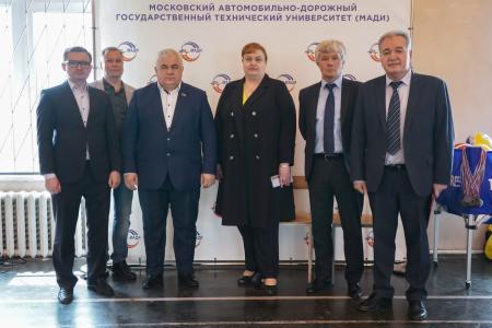 Казбек Тайсаев наградил иностранных студентов – победителей и призёров Спартакиады МАДИ