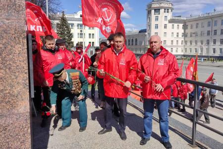 Коммунисты Чувашии отметили Первомай участием в праздничной демонстрации