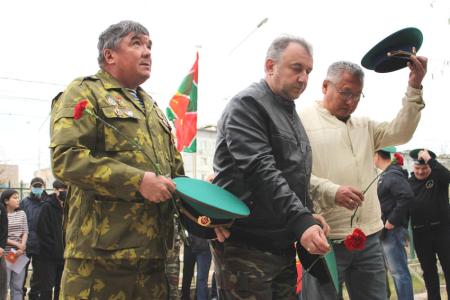 Депутаты-коммунисты Якутии: Пусть границы нашей Родины остаются под надежной защитой!