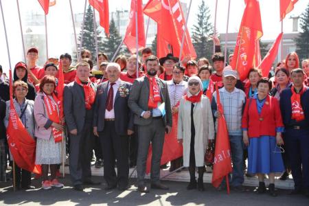 Тува. Первомай в Кызыле