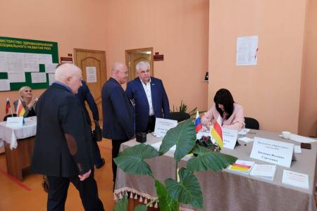 Казбек Тайсаев прибыл в Южную Осетию в качестве наблюдателя за президентскими выборами