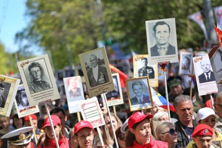 Калининградская область. Активисты КПРФ приняли участие в шествии бессмертного полка