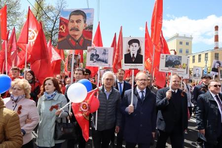 Орловские коммунисты приняли участие в шествии «Бессмертного полка»
