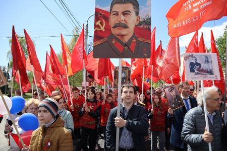 Орловские коммунисты приняли участие в шествии «Бессмертного полка»