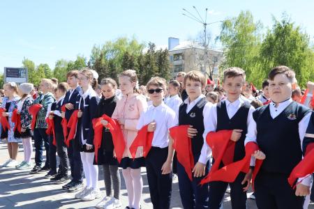 Главная площадь Орла – красногалстучной Пионерии!