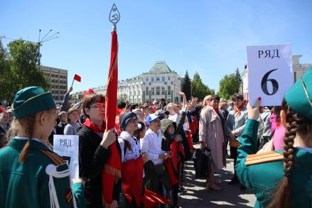 Главная площадь Орла – красногалстучной Пионерии!