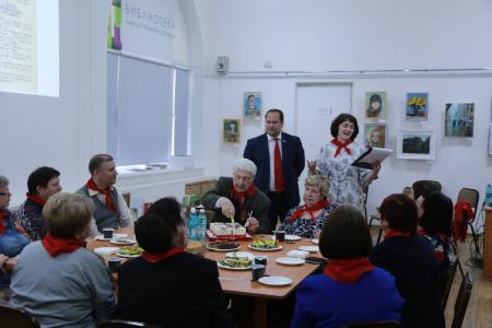 Омск: красные галстуки возвращаются!